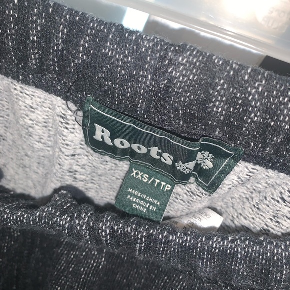 ROOTS Women’s Organic Original Cuff Sweatpants in Black Pepper - Picture 3 of 4